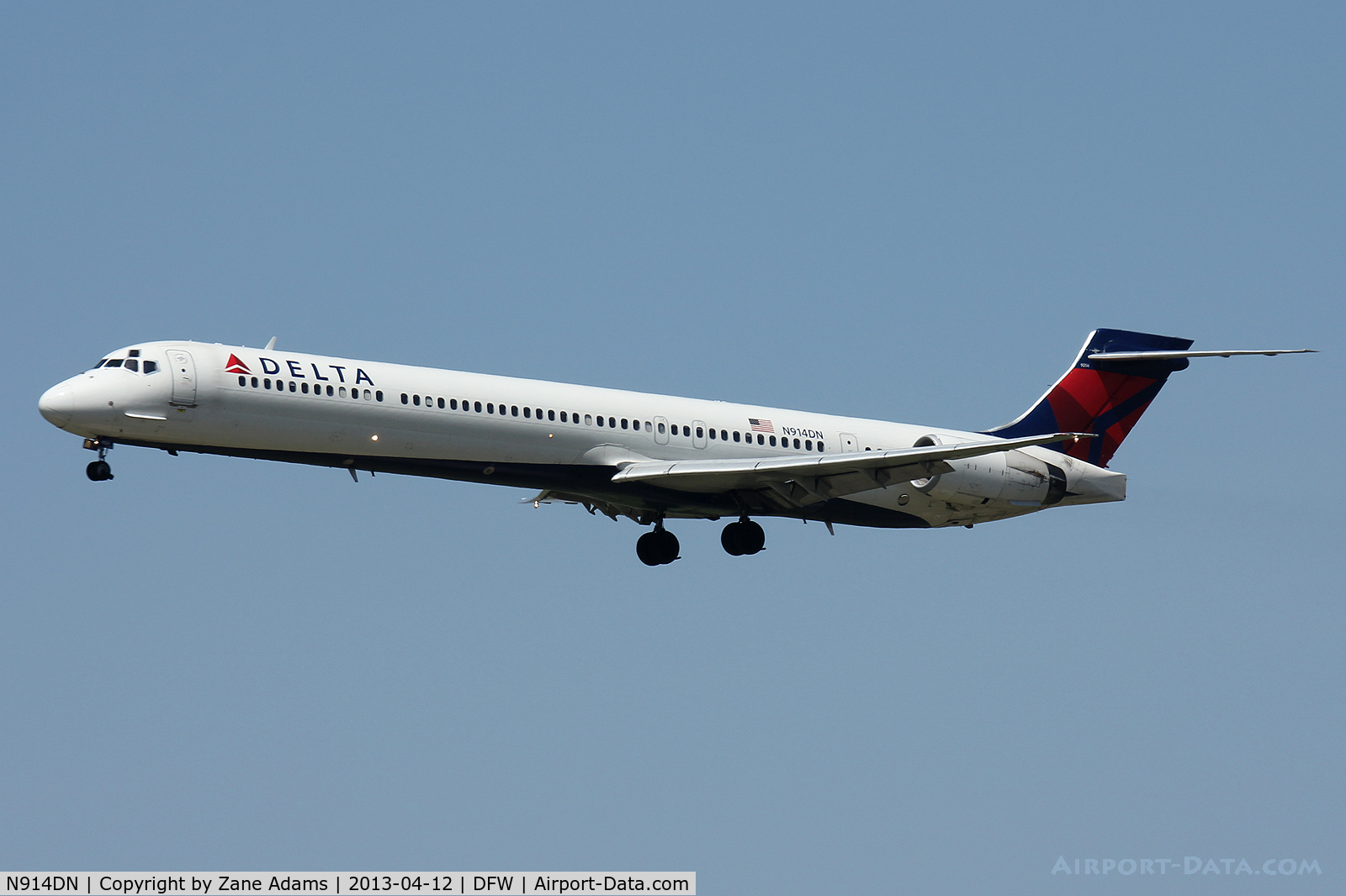 N914DN, 1996 McDonnell Douglas MD-90-30 C/N 53394, Delta Airlines landing at DFW Airport