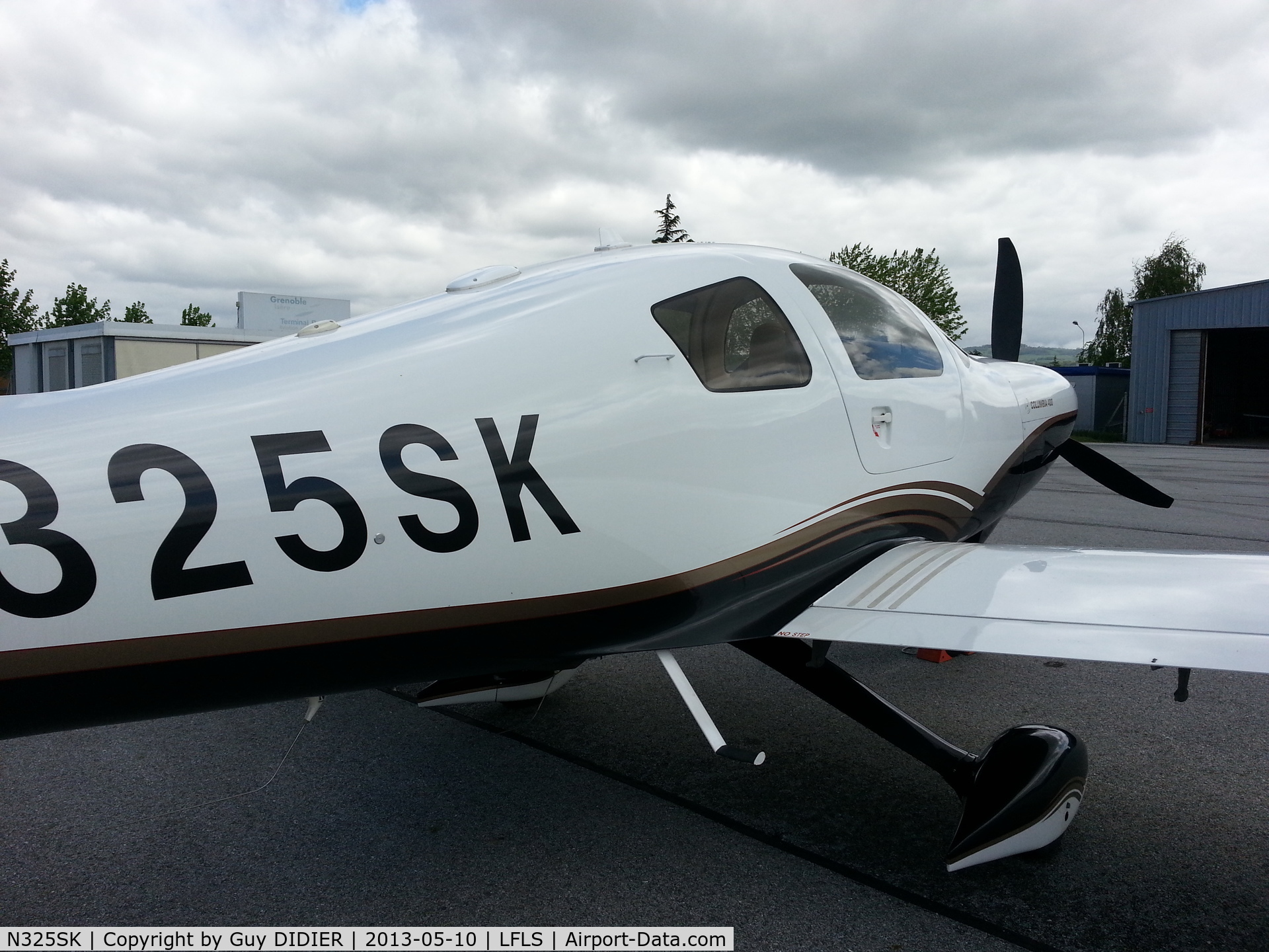 N325SK, 2005 Lancair LC41-550FG C/N 41528, At LFLS with a pretty bad weather