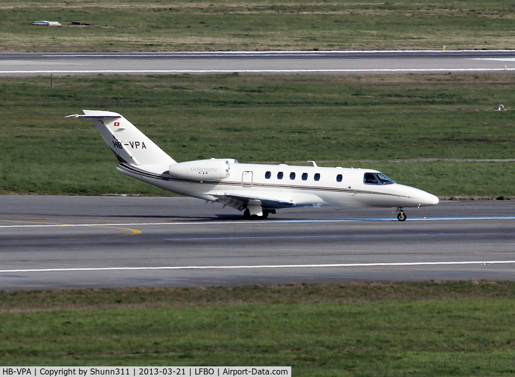 HB-VPA, 2012 Cessna 525C CitationJet Cj4 CitationJet CJ4 C/N 525C-0116, Lining up rwy 14R for departure from 'Mike 8'