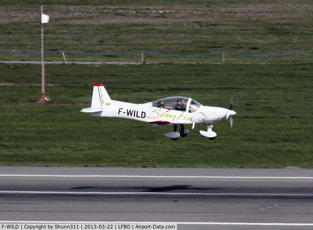 F-WILD, 2009 Issoire APM 40 Simba C/N 01, Landing rwy 14R with CEV callsign...