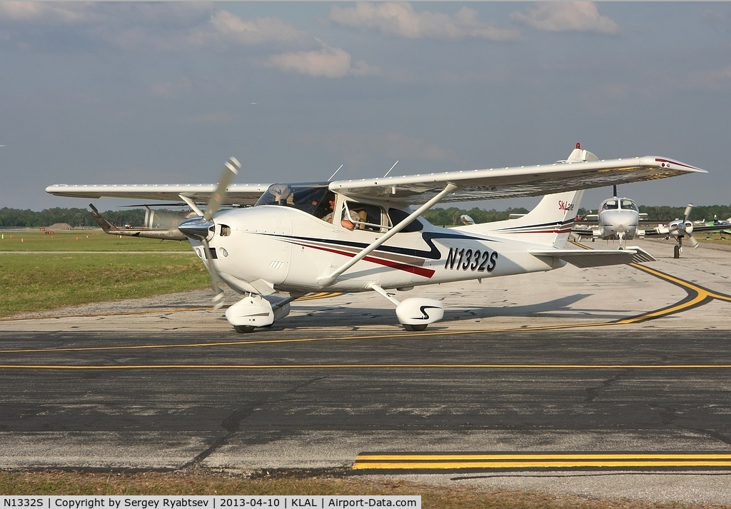 N1332S, 1976 Cessna 182P Skylane C/N 18264896, Sun'n-Fun 2013
