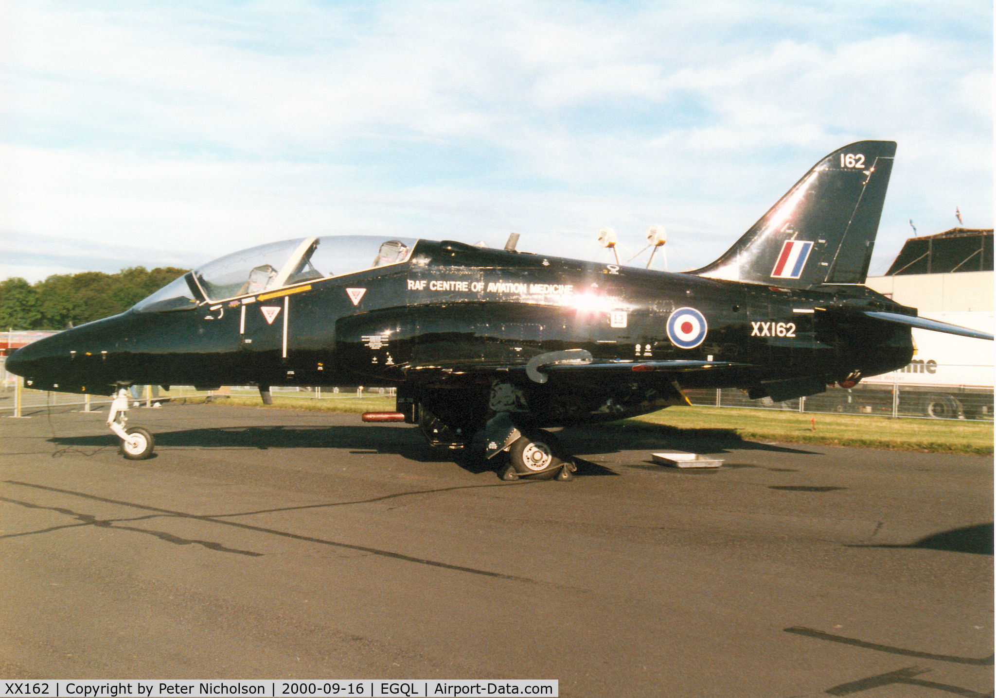 XX162, 1976 Hawker Siddeley Hawk T.1 C/N 009/312009, Hawk T.1, callsign Gauntlet 21, of the Centre of Aviation Medicine on display at the 2000 RAF Leuchars Airshow.