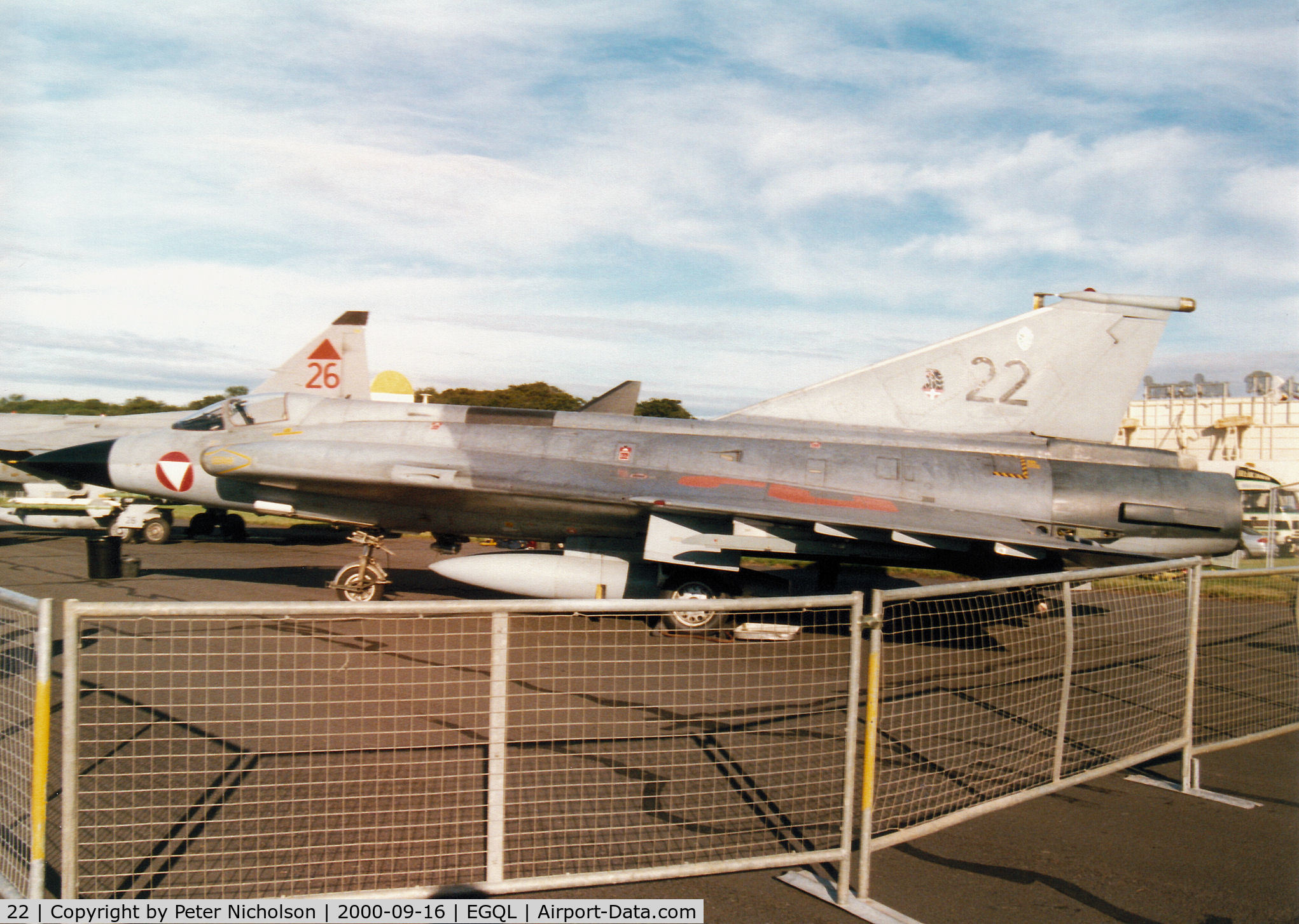 22, Saab J-35Oe MkII Draken C/N 35-1422, Saab J-35OE Draken, callsign Dragon 90, of Austrian Air Force's 2 Staffel on display at the 2000 RAF Leuchars Airshow.