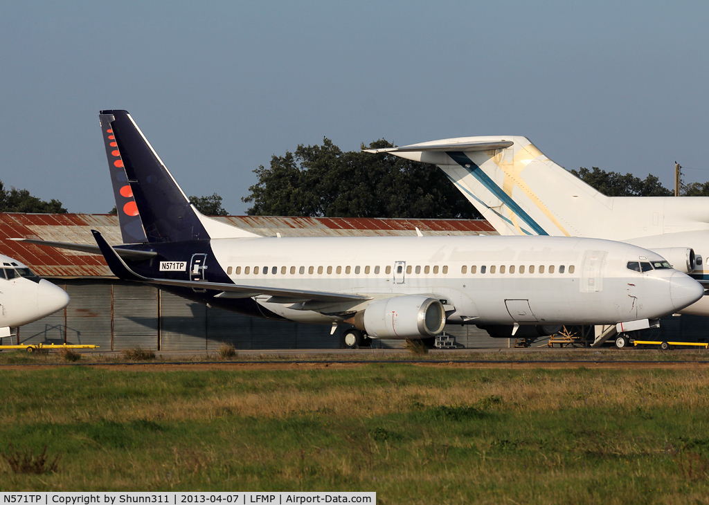 N571TP, 1998 Boeing 737-36N C/N 28571, Parked otside EAS facility and waiting a new owner...