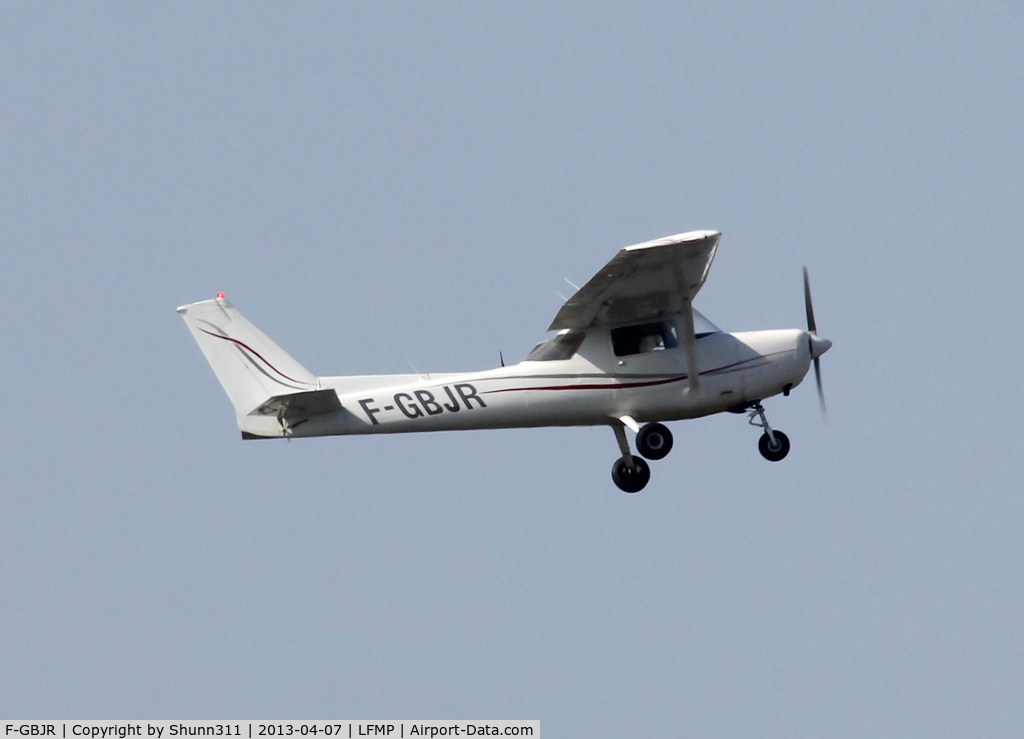 F-GBJR, Reims F152 C/N 1538, Taking off rwy 31L