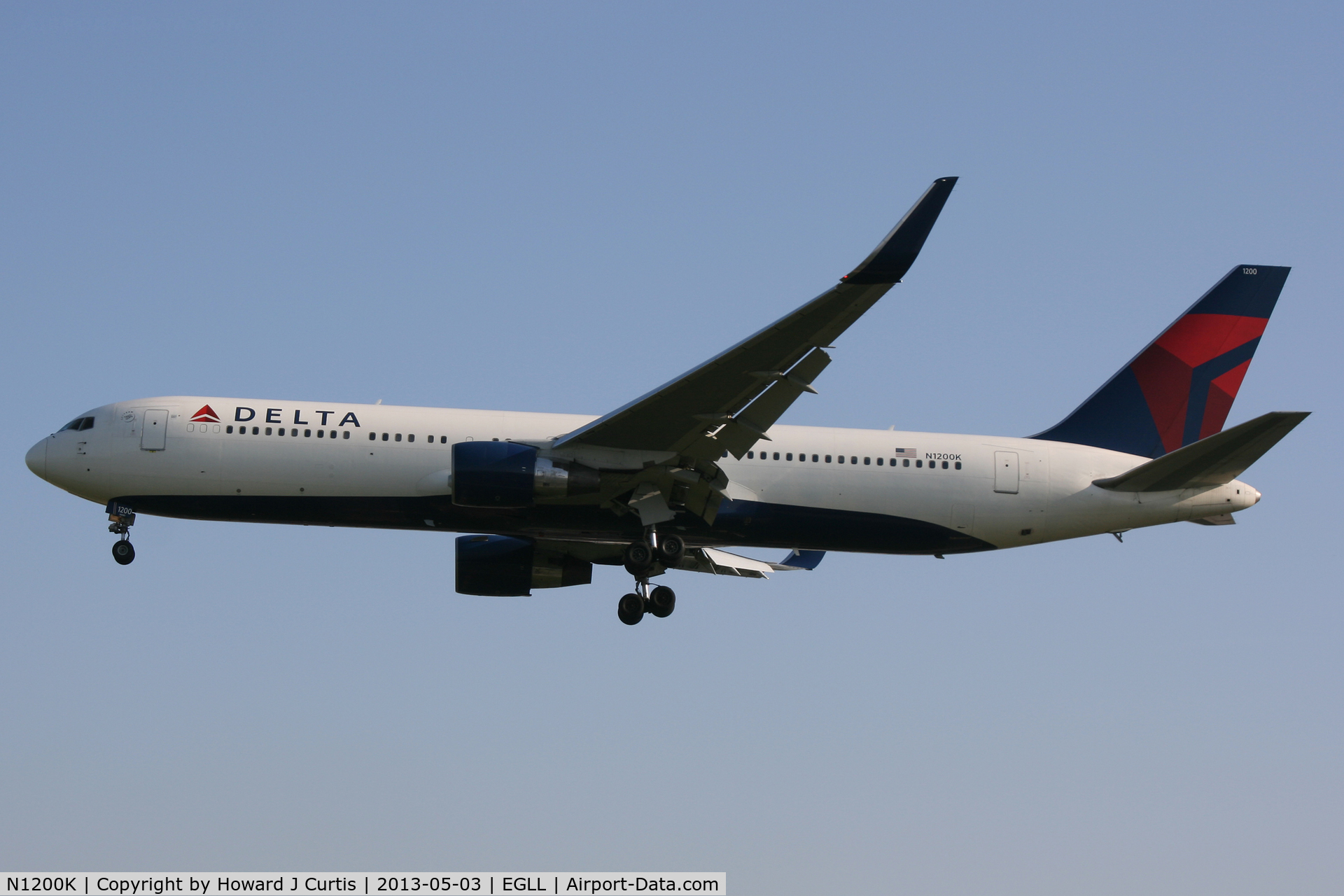 N1200K, 1998 Boeing 767-332 C/N 28457, Delta Airlines, on approach to runway 27L.