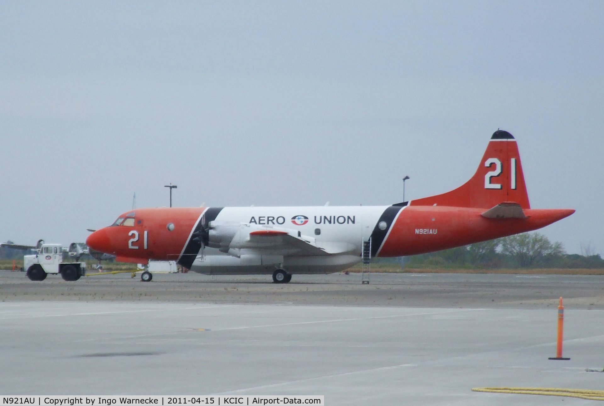 N921AU, Lockheed P-3A Aerostar C/N 185-5098, Lockheed P-3A Orion of Aero Union, converted to 'water bomber' at Chico municipal airport