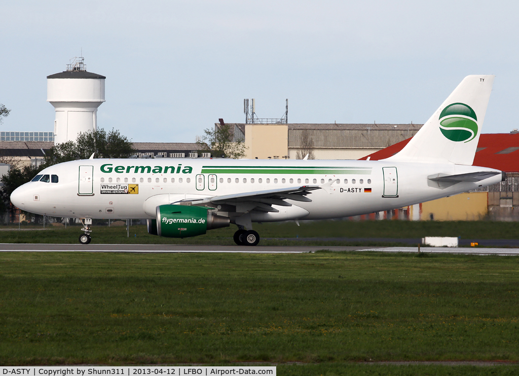 D-ASTY, 2008 Airbus A319-112 C/N 3407, Ready for take off rwy 32L with additional 'WheelJug' patch...