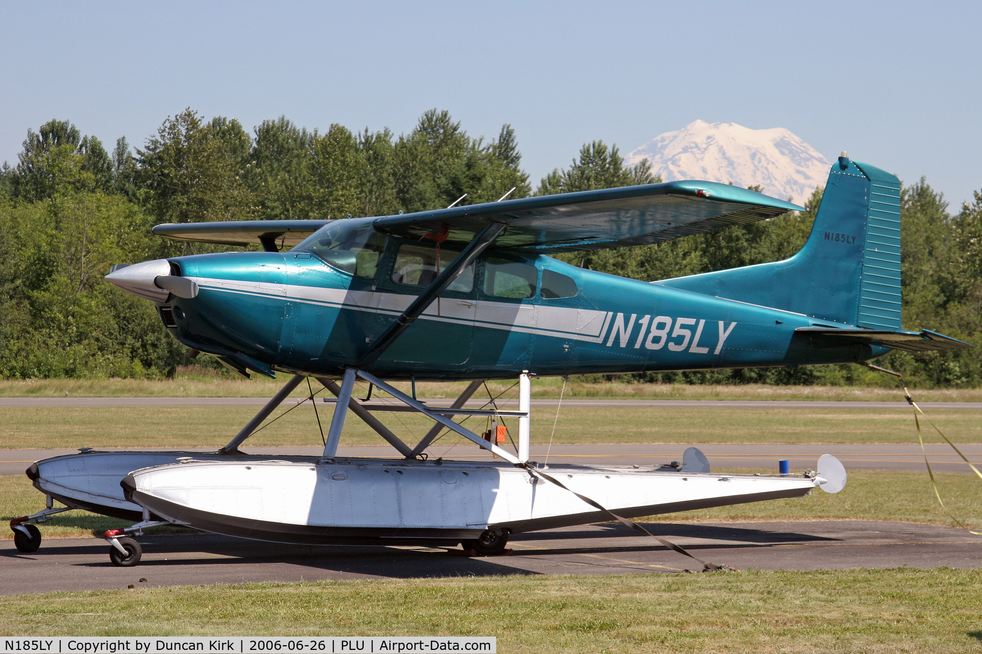 N185LY, 1973 Cessna A185F Skywagon 185 C/N 18502120, Note Mt Rainier in the background!