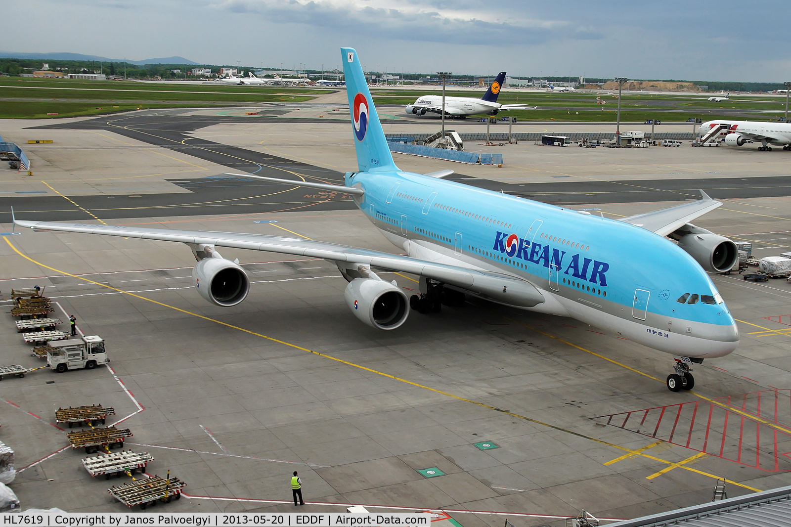 HL7619, 2012 Airbus A380-861 C/N 096, Korean Air Airbus A380-861 taxi to parking position in EDDF/FRA