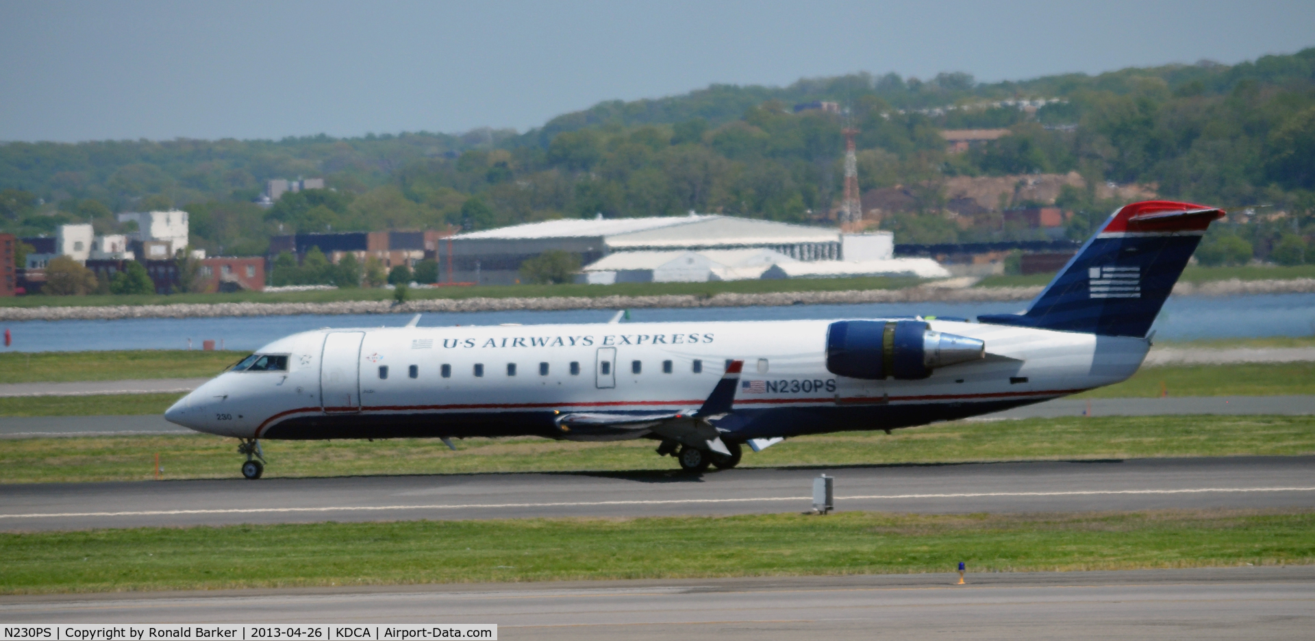 N230PS, 2004 Bombardier CRJ-200ER (CL-600-2B19) C/N 7904, Landing roll National