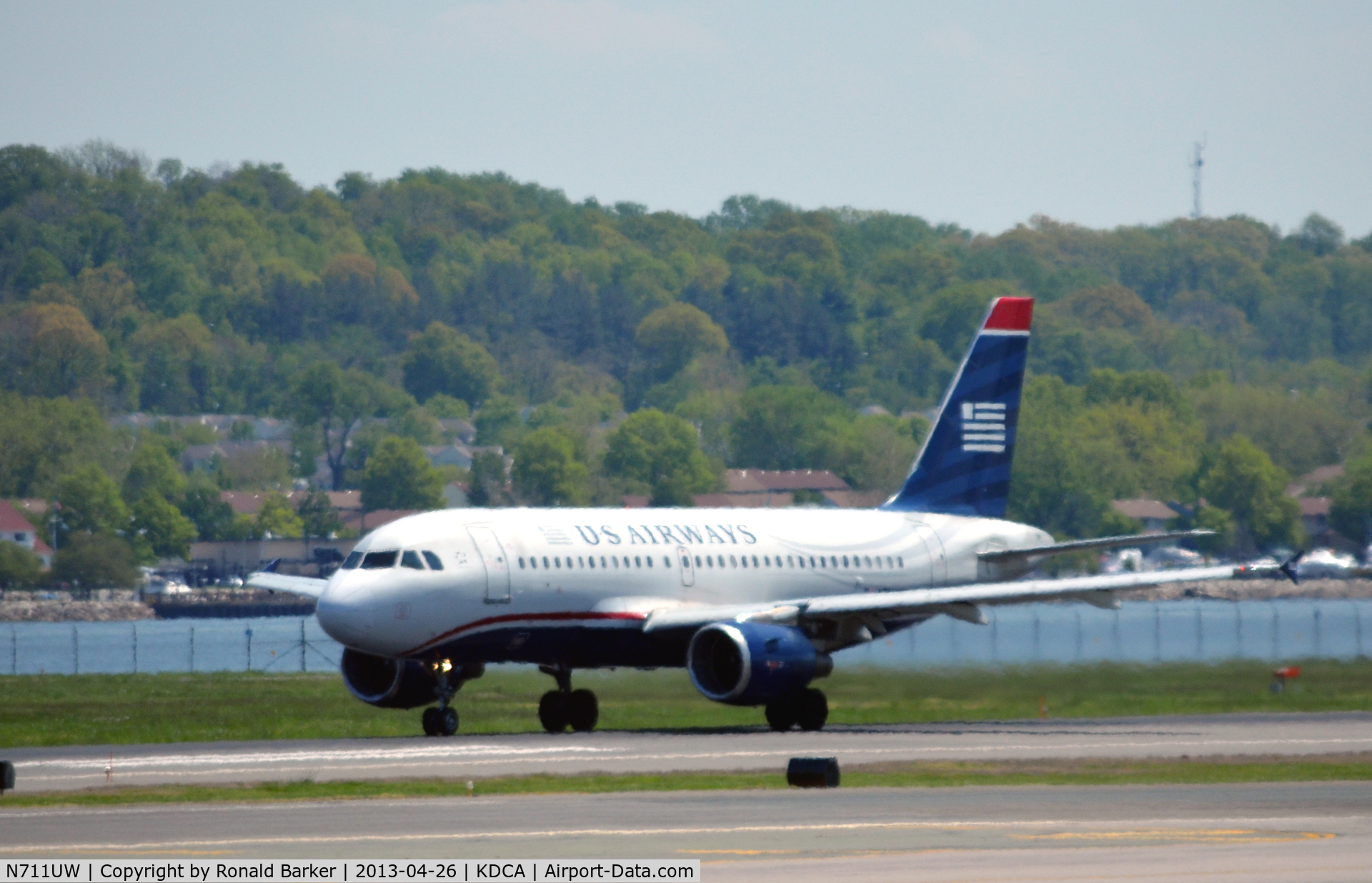 N711UW, 1999 Airbus A319-112 C/N 1033, Takeoff DCA