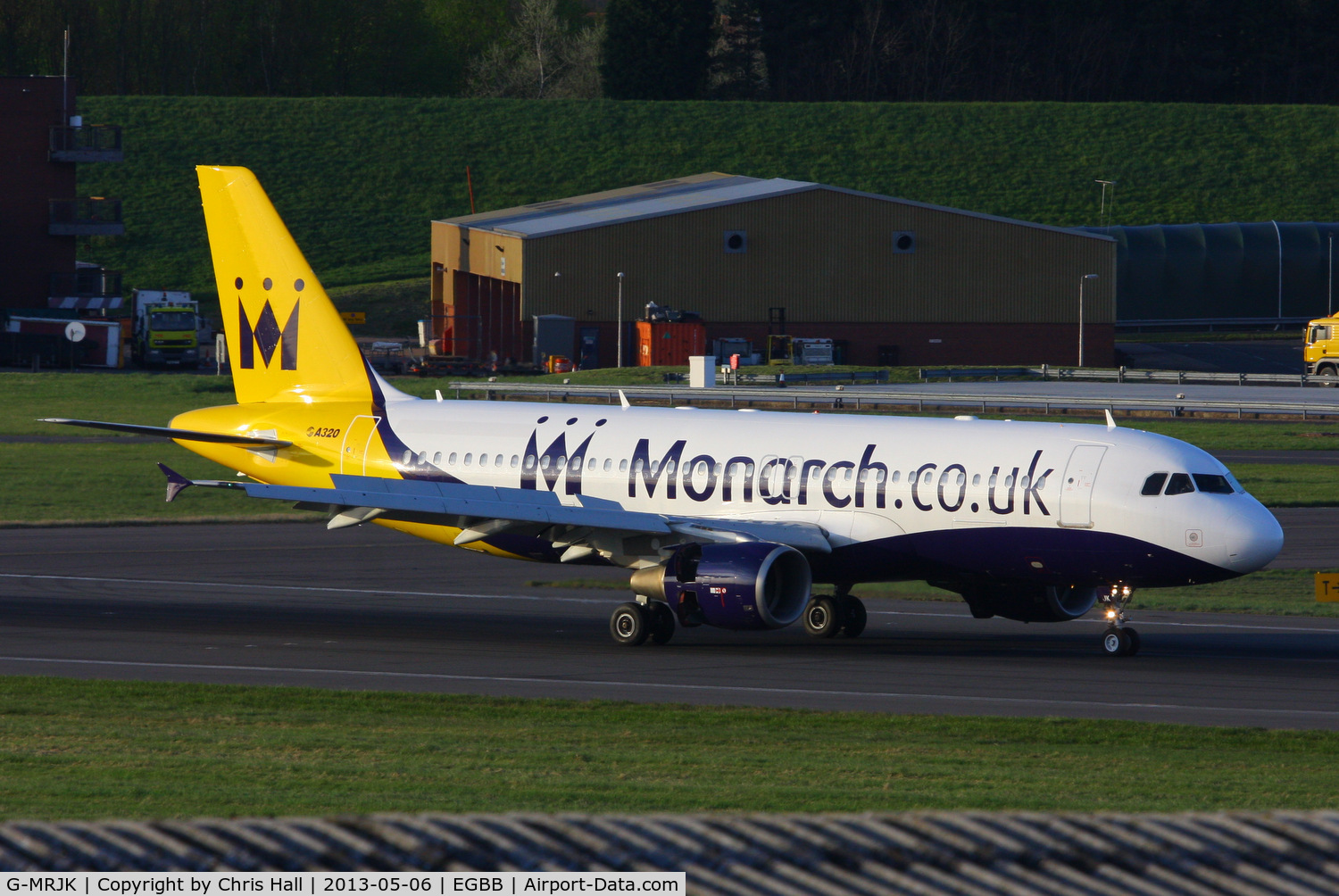G-MRJK, 1999 Airbus A320-214 C/N 1081, now in Monarch's new scheme