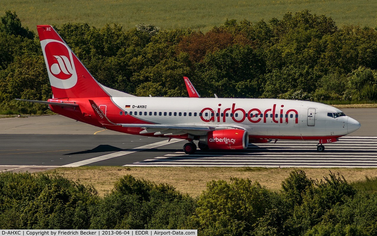 D-AHXC, 2007 Boeing 737-7K5 C/N 34693, departure to TXL via RW09