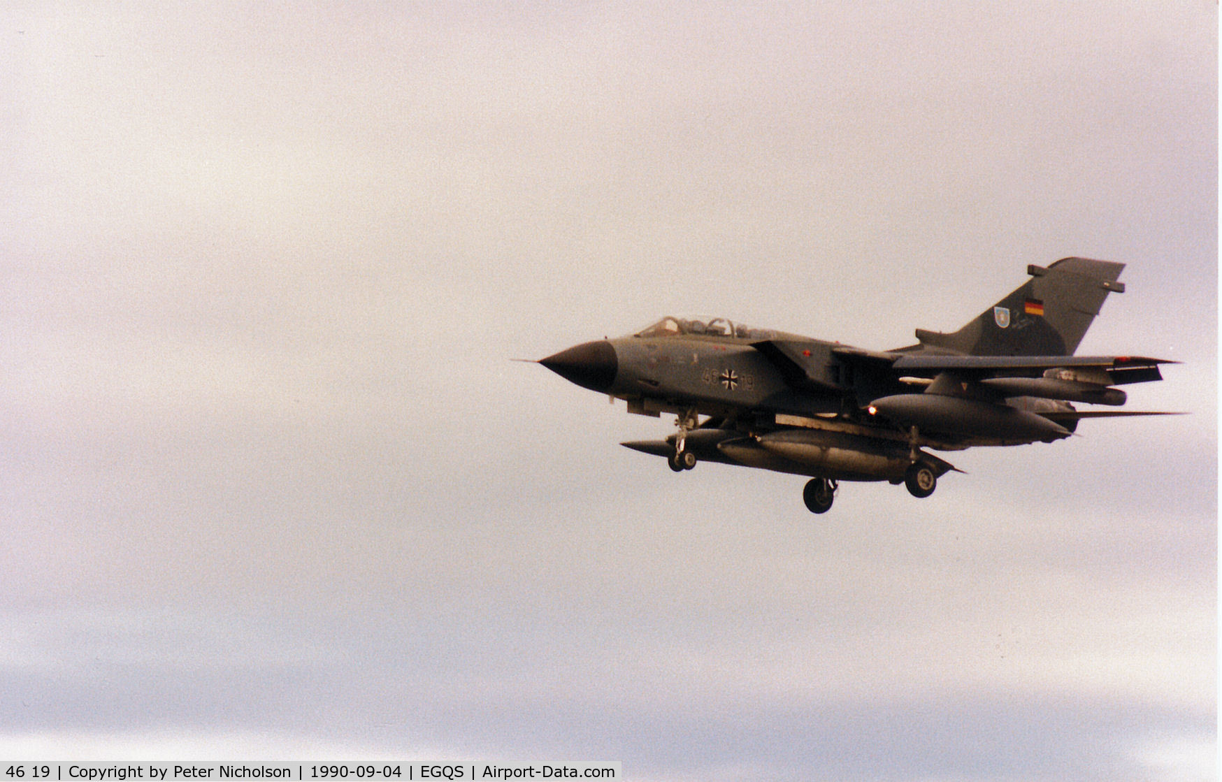 46 19, Panavia Tornado IDS C/N 792/GS252/4319, Tornado IDS of German Marineflieger MFG-2 on final approach to Runway 23 at RAF Lossiemouth in the Summer of 1990.