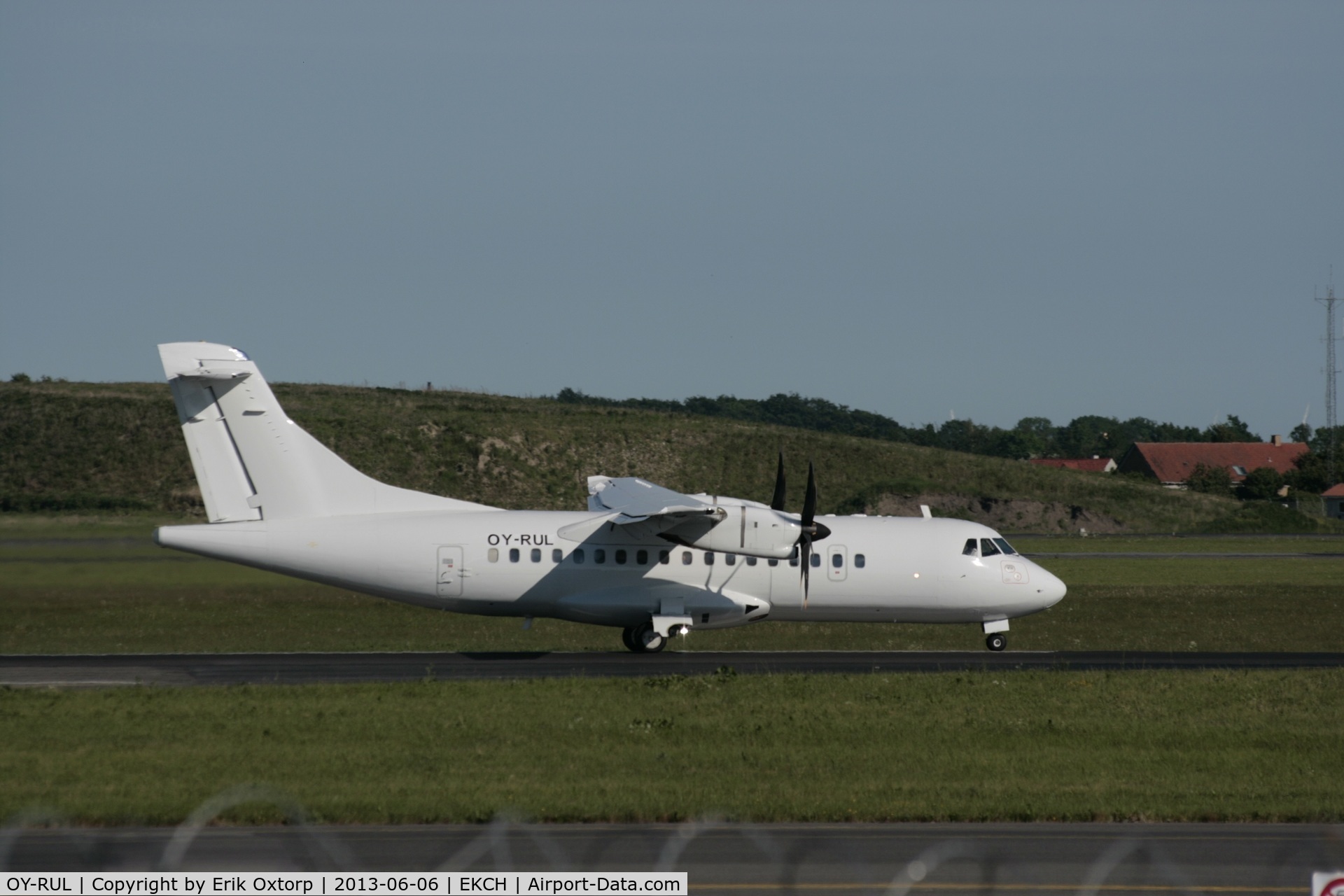 OY-RUL, 1996 ATR 42-512 C/N 501, Take off from rw 22R