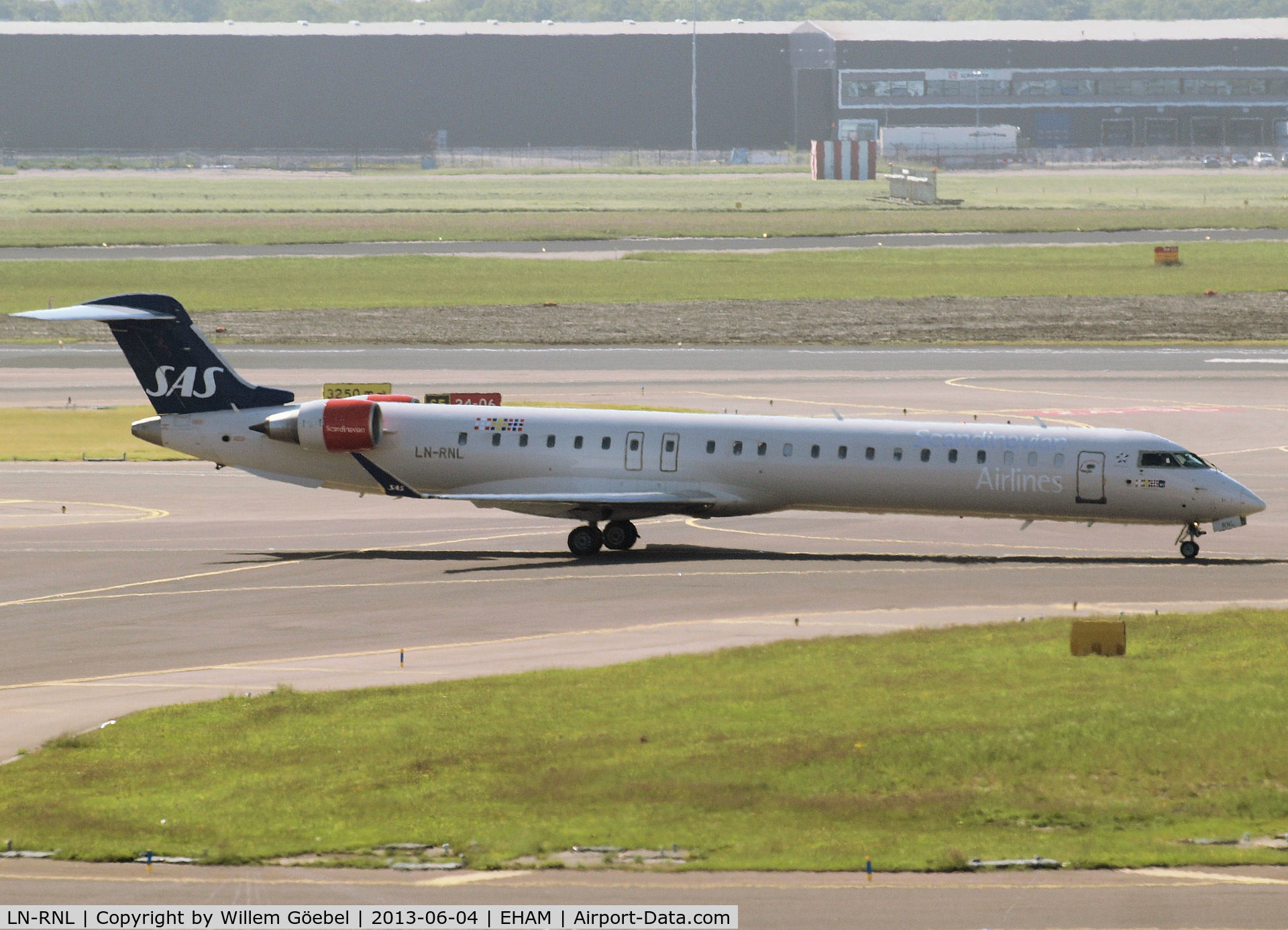 LN-RNL, 2010 Bombardier CRJ-900LR (CL-600-2D24) C/N 15250, Taxi to the gate on Schiphol Airport