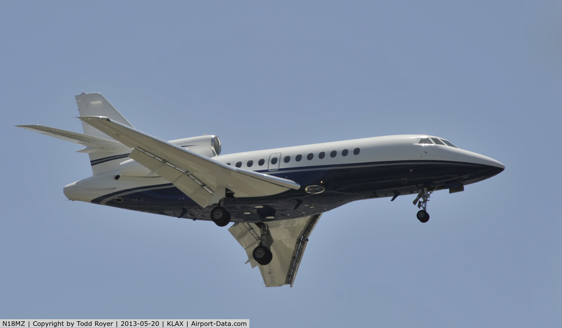 N18MZ, 1987 Dassault Falcon 900 C/N 32, Arriving at LAX