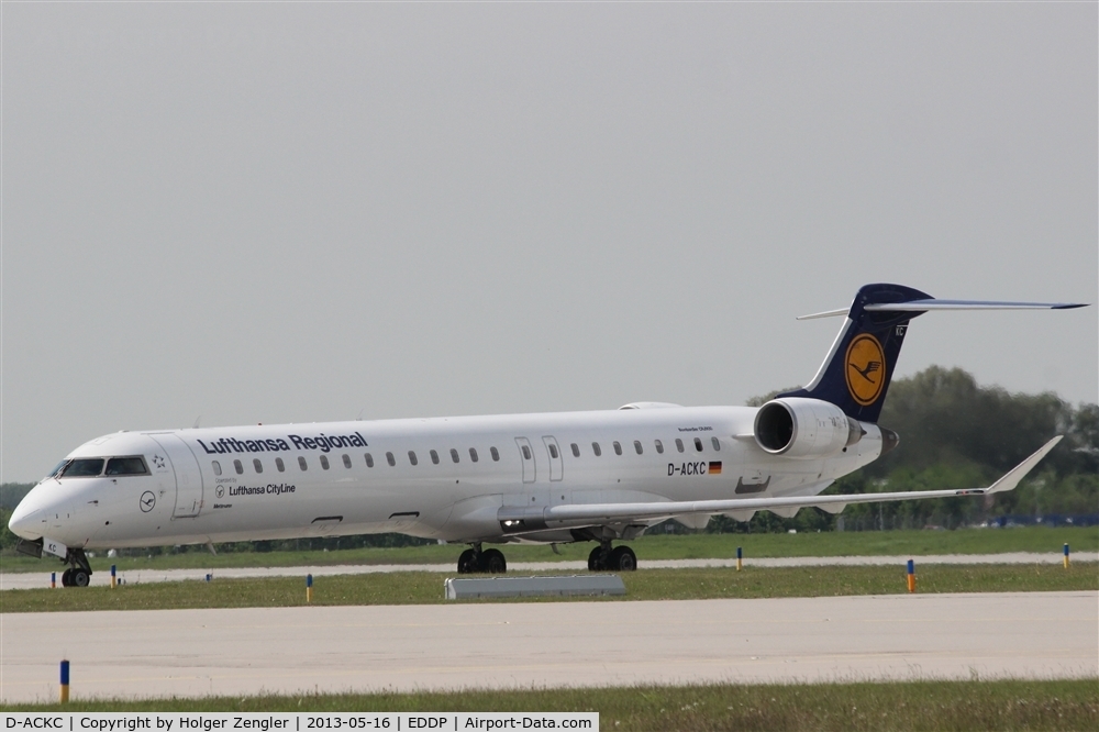 D-ACKC, 2006 Bombardier CRJ-900LR (CL-600-2D24) C/N 15078, DUS shuttle is arriving on twy Echo....