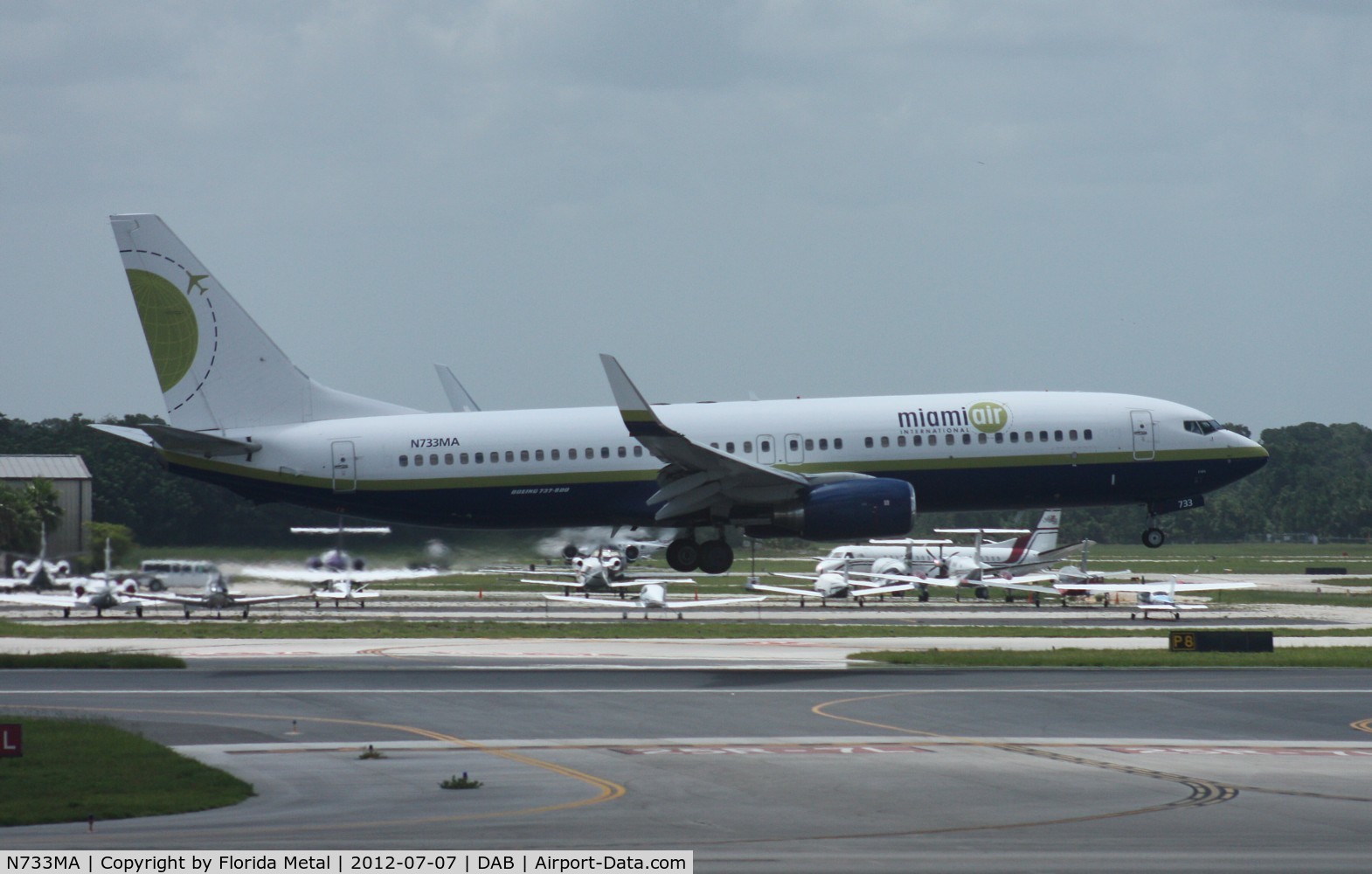 N733MA, 2001 Boeing 737-81Q C/N 30619, Miami Air 737-800