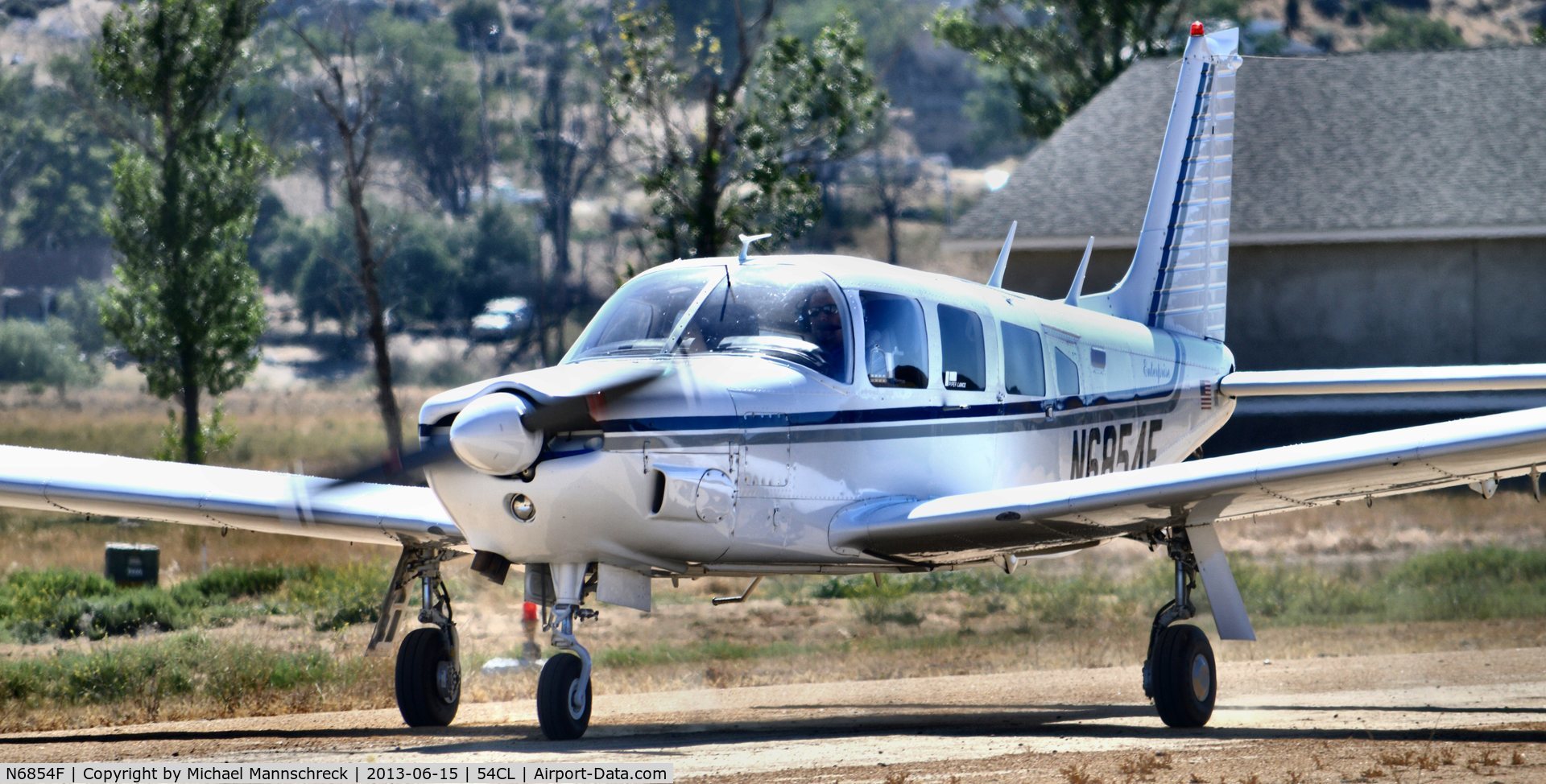 N6854F, Piper PA-32R-300 Cherokee Lance C/N 32R-7780038, taxing