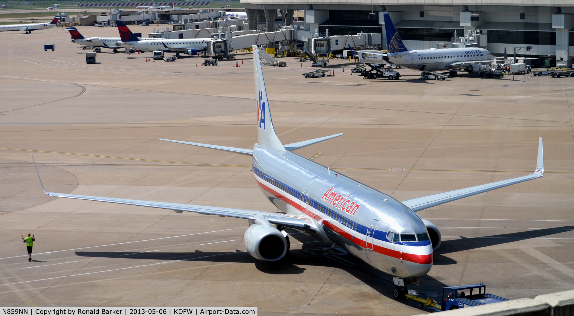 N859NN, Boeing 737-823 C/N 29555, Taxi DFW