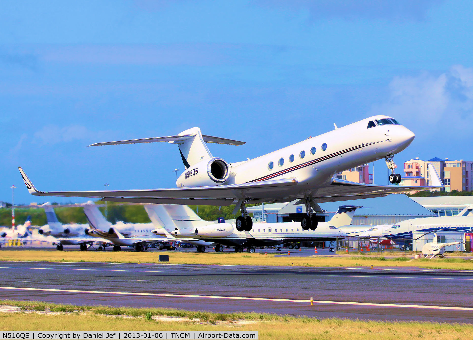 N516QS, 2001 Gulfstream Aerospace G-V C/N 658, N516QS