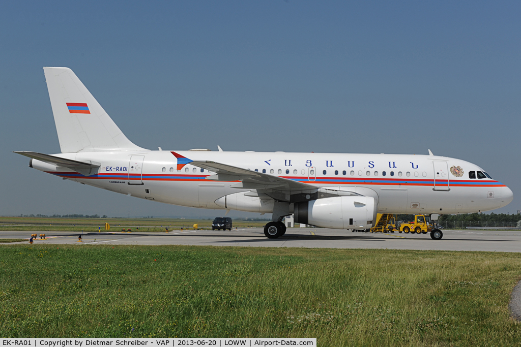 EK-RA01, 1998 Airbus A319-132 C/N 0913, Armenia A319