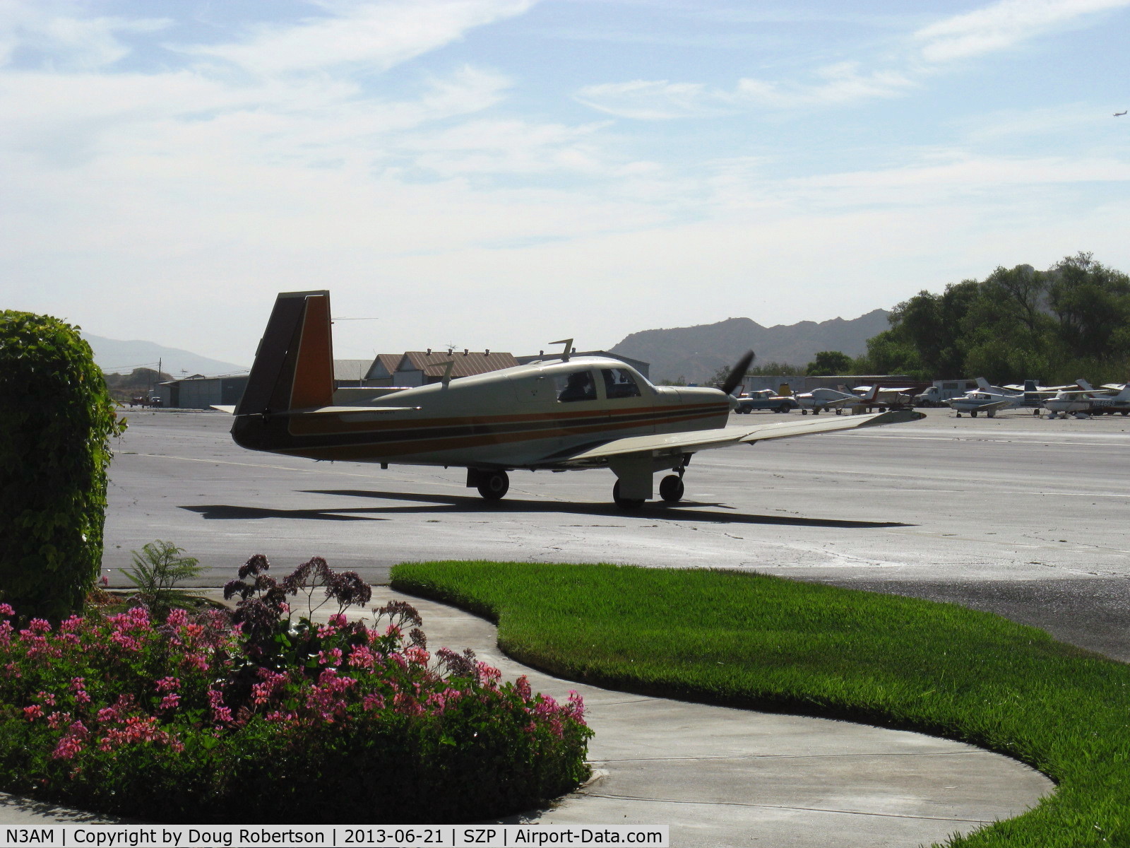 N3AM, 1966 Mooney M20E C/N 1013, 1966 Mooney M20E SUPER 21, Lycoming IO-360-A1A 200 Hp, taxi to 22 after refueling