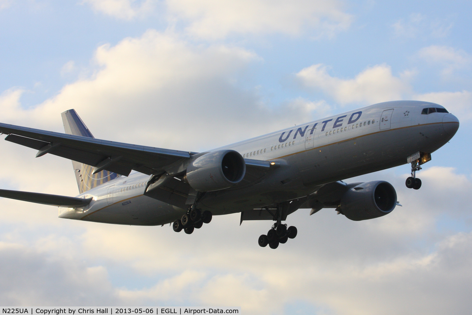 N225UA, 2001 Boeing 777-222/ER C/N 30554, United Airlines