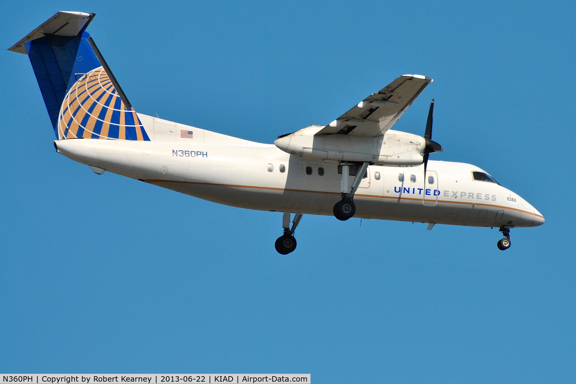 N360PH, 1998 Bombardier DHC-8-202 Dash 8 C/N 515, On finals for r/w 19L