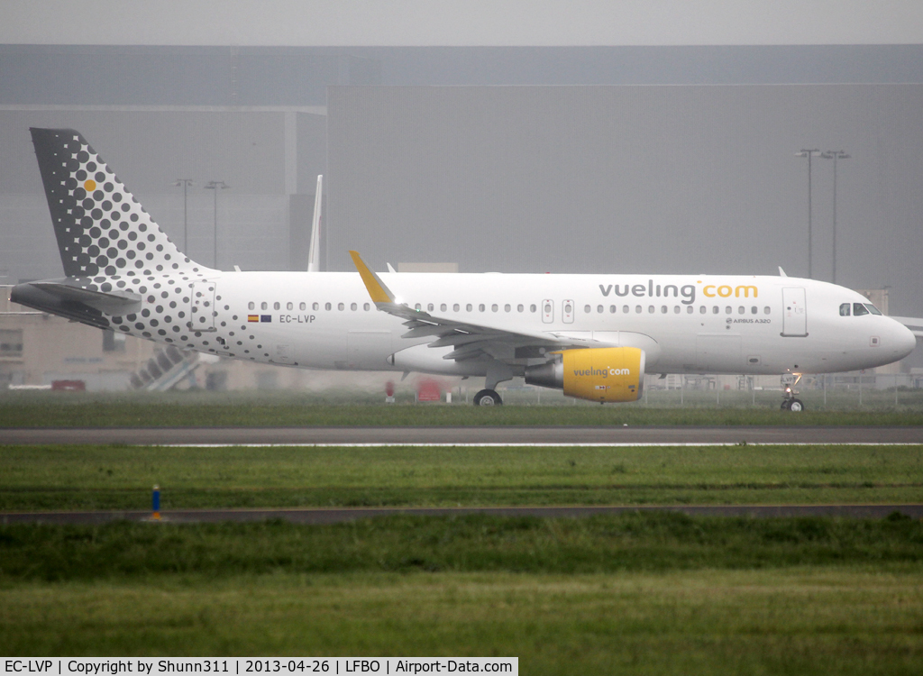 EC-LVP, 2013 Airbus A320-214 C/N 5587, Delivery day...