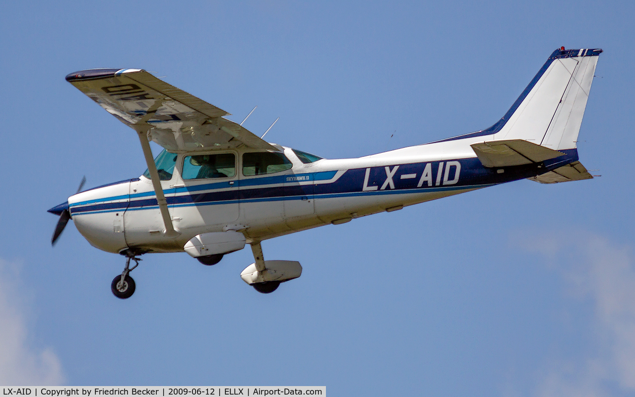 LX-AID, 1980 Reims F172N Skyhawk C/N 1972, on final RW24