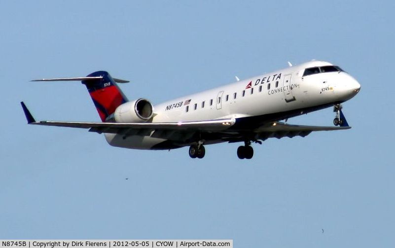 N8745B, 2003 Bombardier CRJ-200 (CL-600-2B19) C/N 7745, Leaving rwy 7.