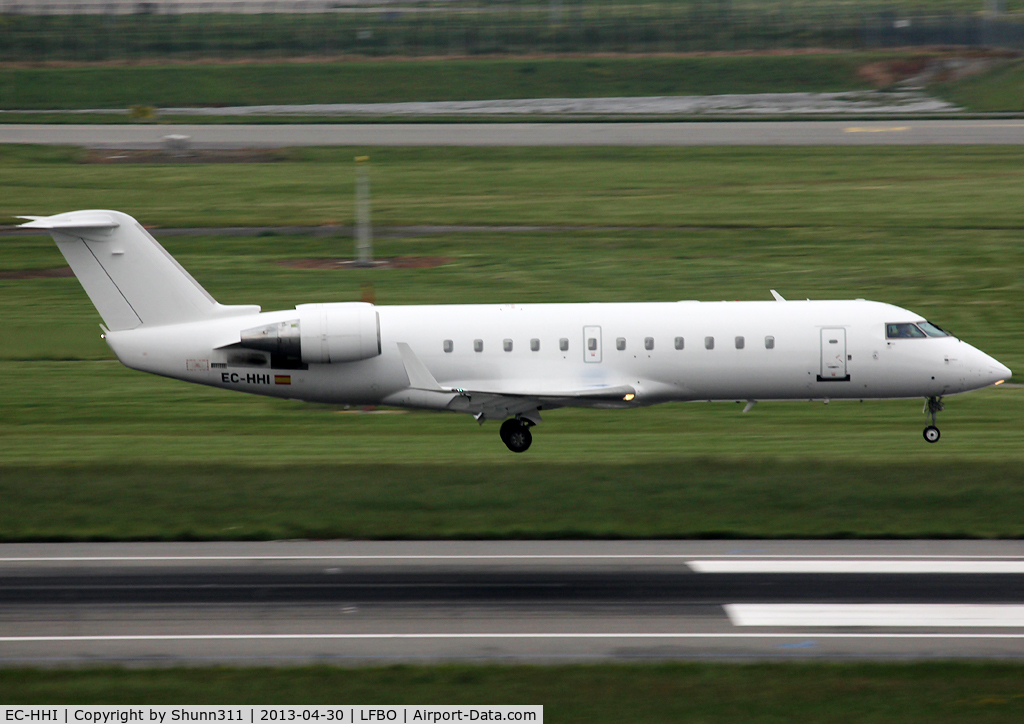EC-HHI, Canadair CRJ-200ER (CL-600-2B19) C/N 7343, Landing rwy 14R in all white c/s now...
