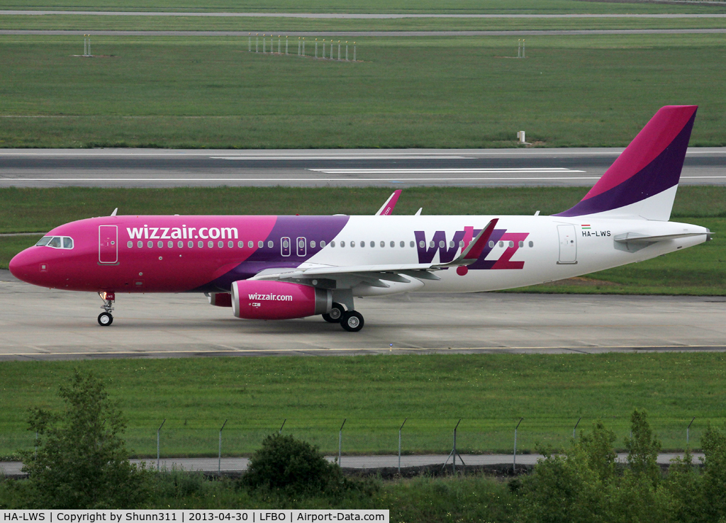 HA-LWS, 2013 Airbus A320-232 C/N 5608, Delivery day...