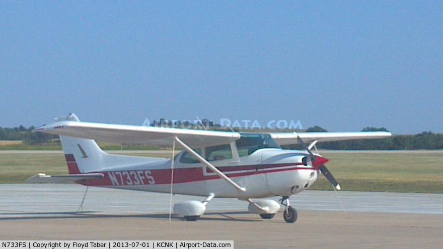 N733FS, 1976 Cessna 172N C/N 17268266, On the ramp from South Dakota, taking pictures maybe?