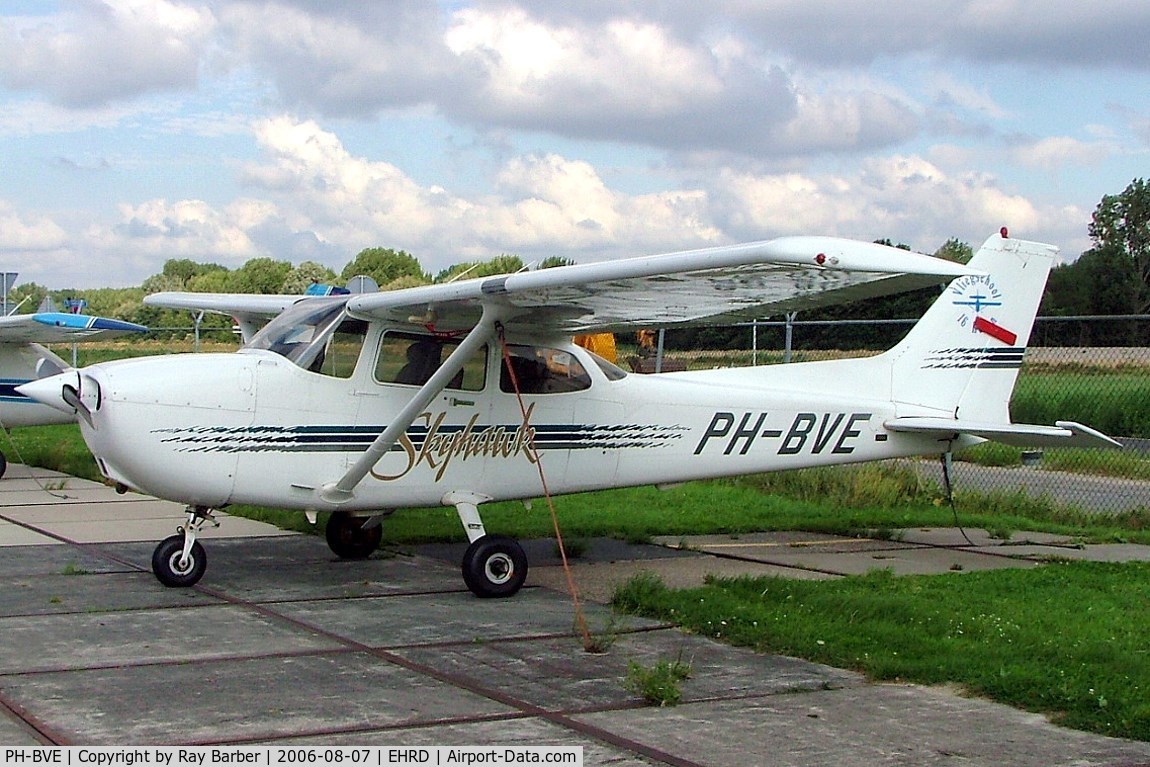 PH-BVE, Cessna 172R C/N 17280188, Cessna 172R Skyhawk [172-80188] Rotterdam~PH 07/08/2006. This was written off in 2007.