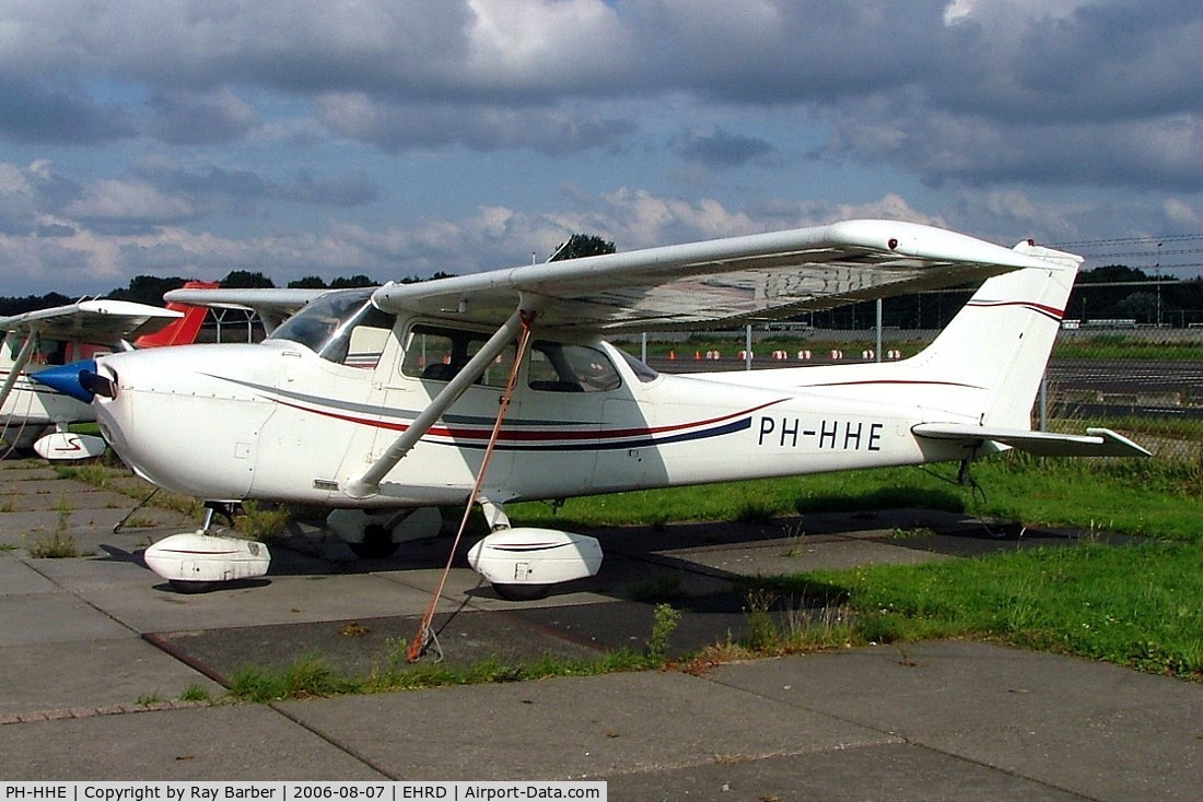PH-HHE, Reims F172N Skyhawk C/N 1617, R/Cessna F.172N Skyhawk [1617] Rotterdam~PH 07/08/2006