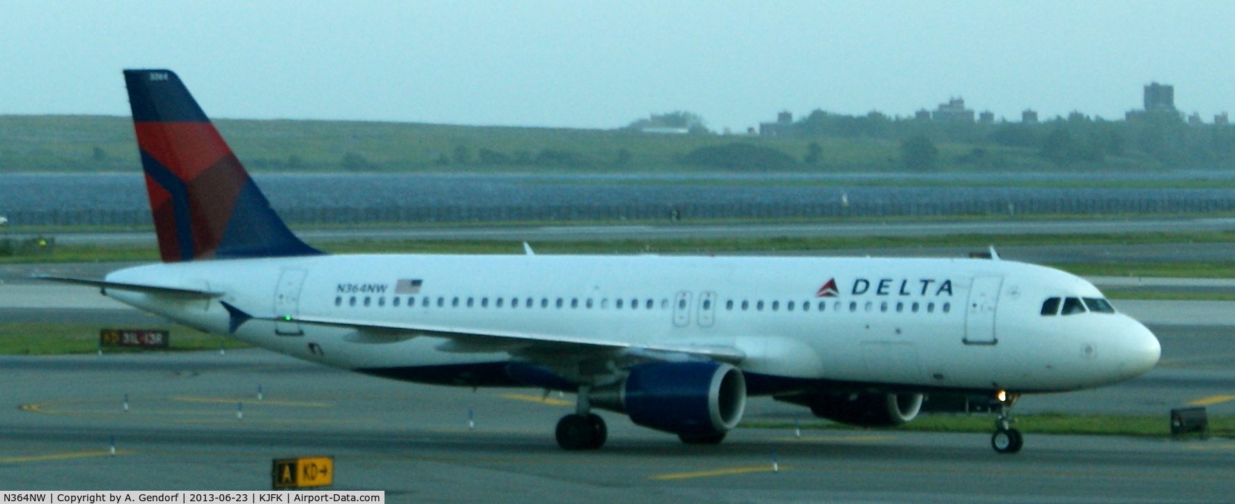 N364NW, 1999 Airbus A320-212 C/N 0962, Delta, is seen here taxiing after landing at New York - JFK(KJFK)