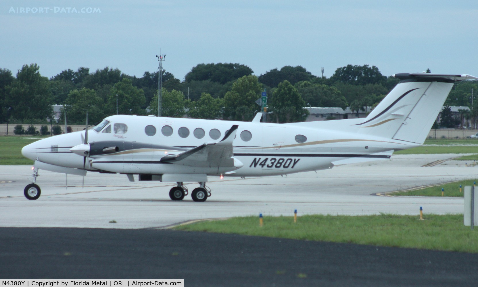 N4380Y, Raytheon Aircraft Company B300 C/N FL-280, Beech 350