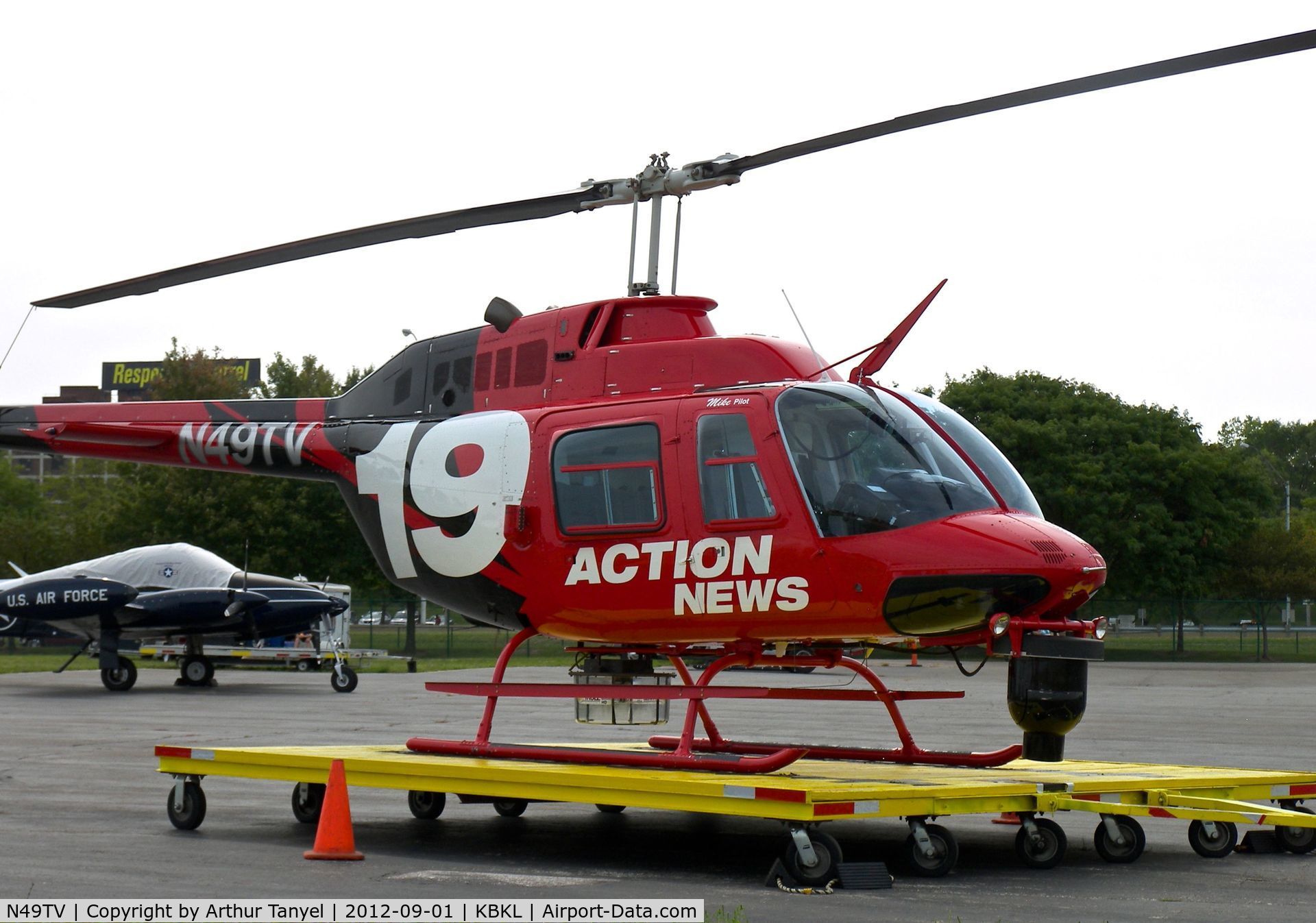 N49TV, Bell 206B JetRanger C/N 3074, On tarmac @BKL