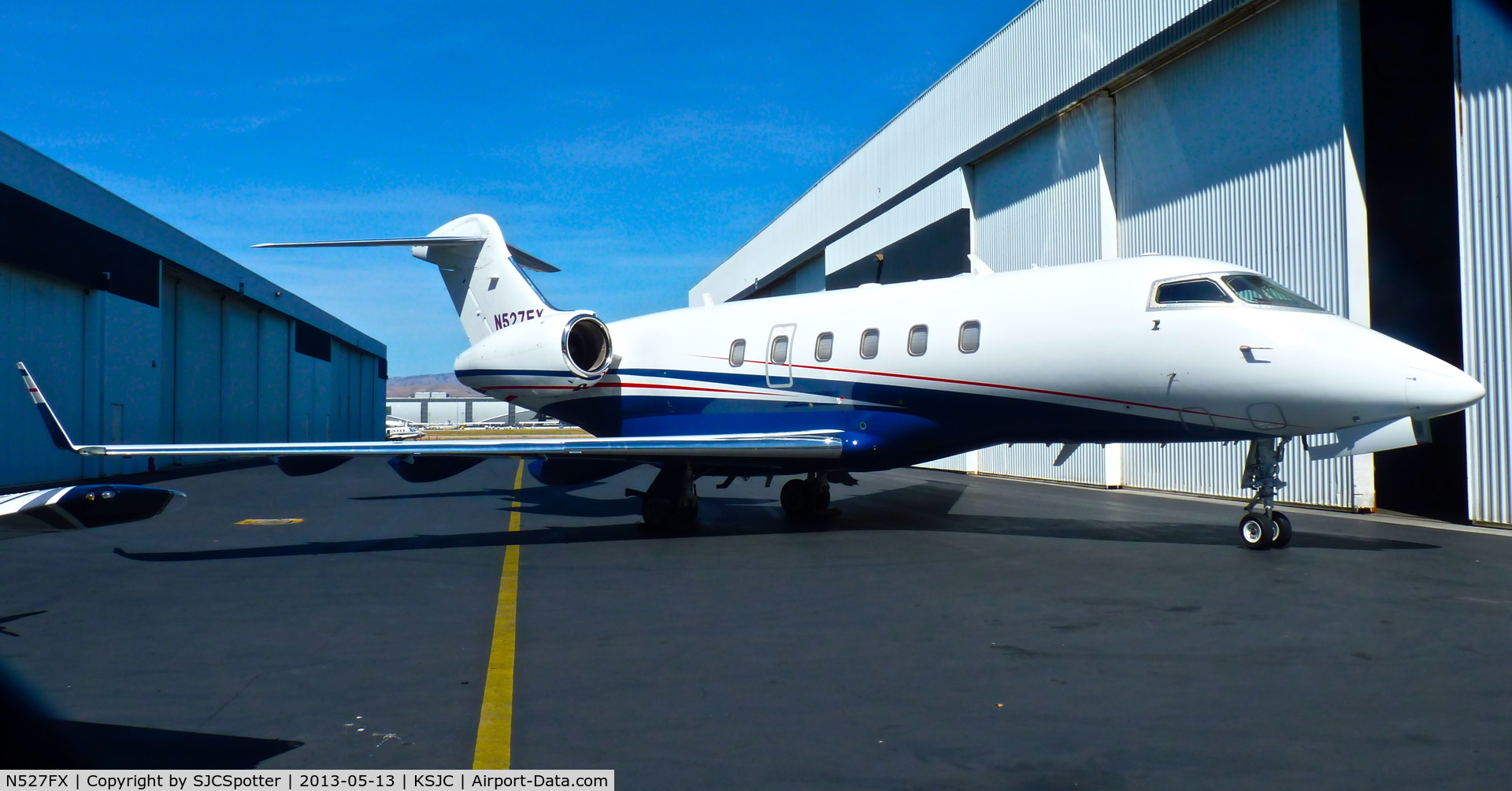 N527FX, 2006 Bombardier Challenger 300 (BD-100-1A10) C/N 20124, Parked at Atlantic