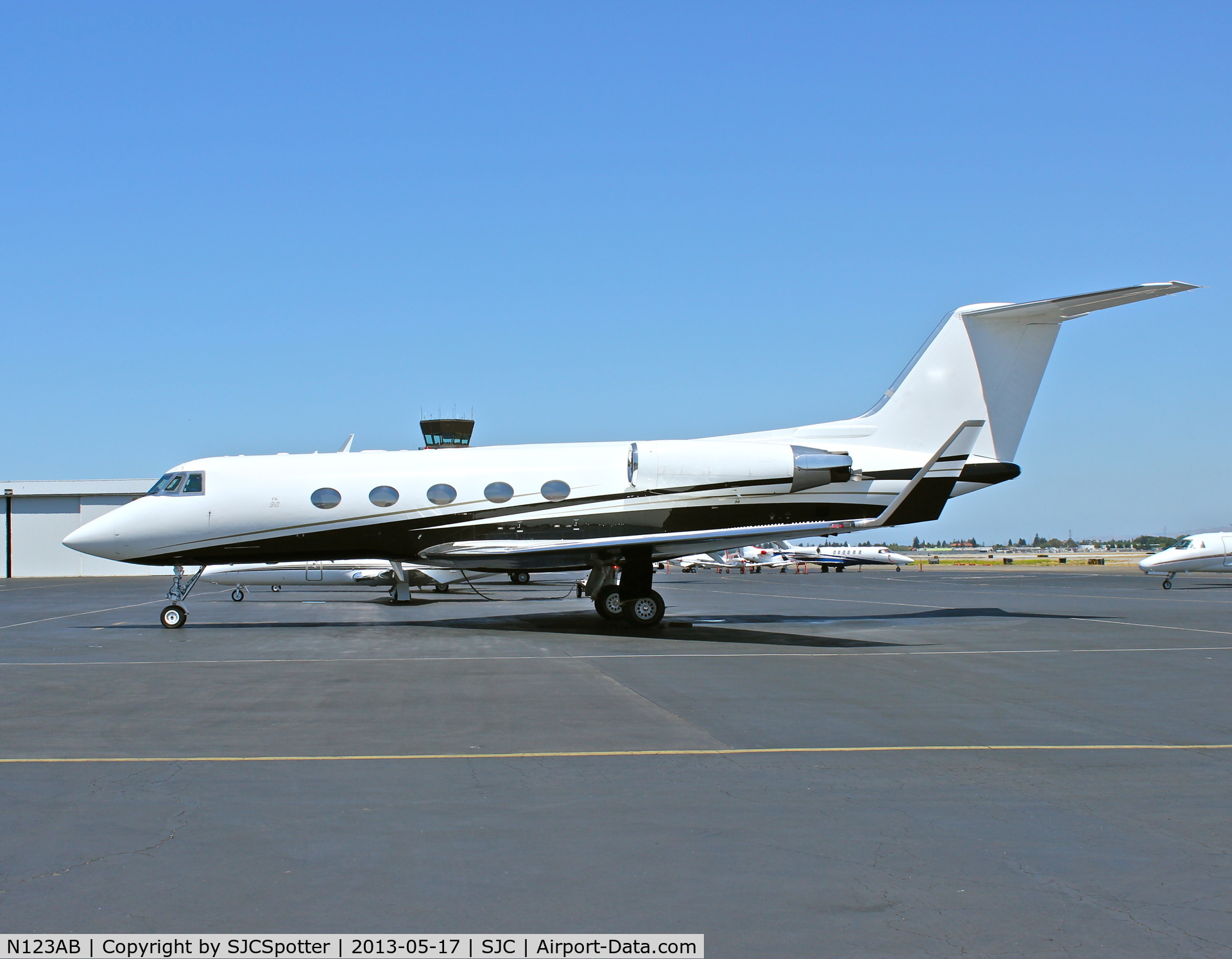 N123AB, 2005 Bombardier BD-700-1A10 Global Express XRS C/N 9167, Tail number edited out as requested by the pilots