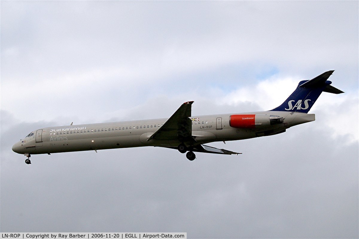 LN-ROP, 1985 McDonnell Douglas MD-82 (DC-9-82) C/N 49384, McDonnell Douglas DC-9-82 [49384] (SAS Scandinavian Airlines) Heathrow~G 20/11/2006