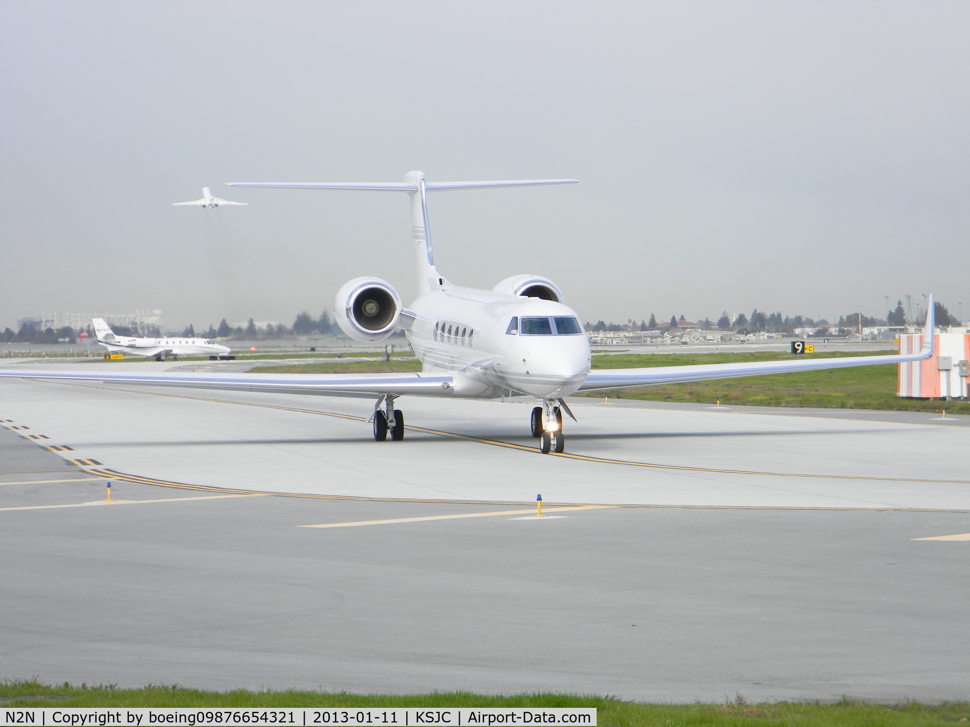 N2N, 1999 Gulfstream Aerospace G-V C/N 586, Steve Jobs Private Plane