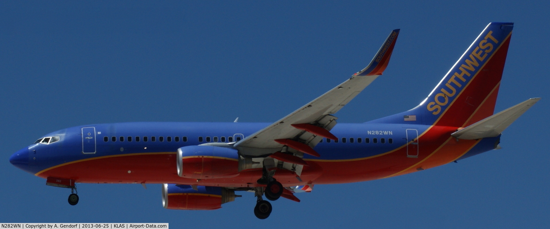 N282WN, 2007 Boeing 737-7H4 C/N 32534, Southwest Airlines, seen here approaching RWY 25L at Las Vegas Int´l(KLAS)