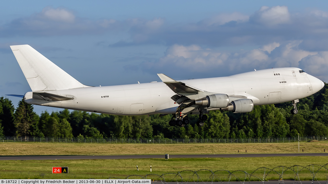 B-18722, 2006 Boeing 747-409F/SCD C/N 34265, moments prior touchdown on RW24