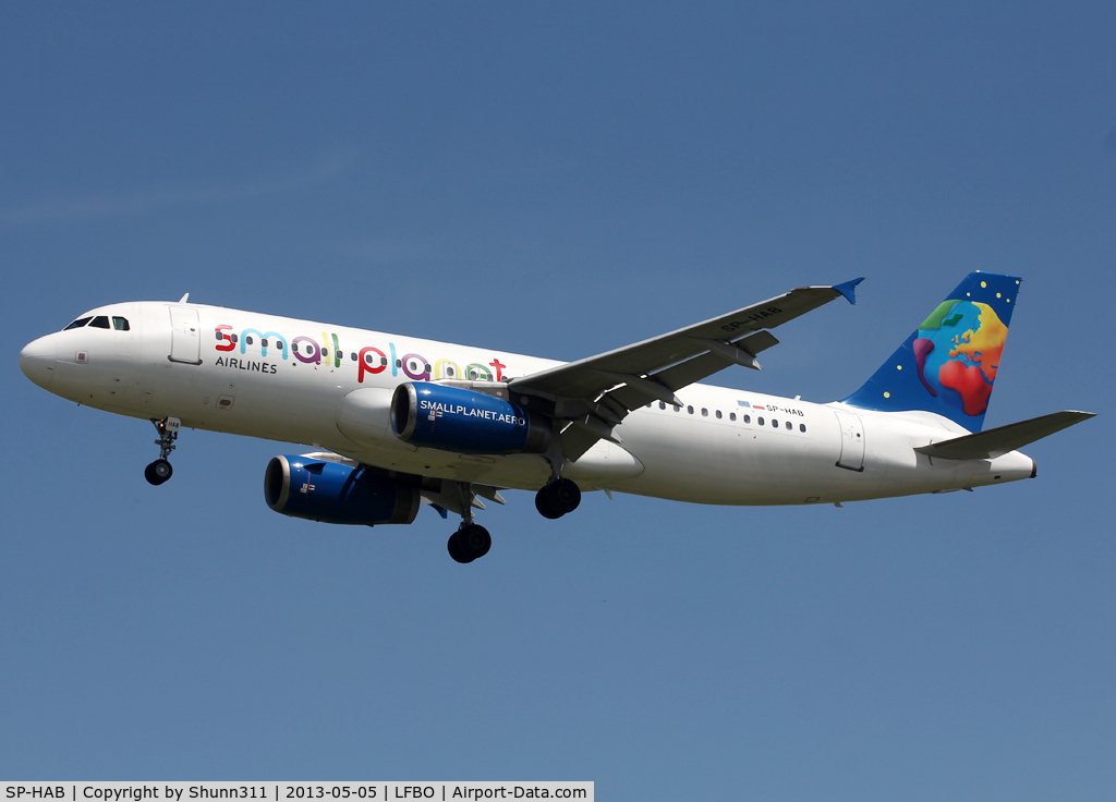 SP-HAB, 2001 Airbus A320-232 C/N 1411, Landing rwy 32L