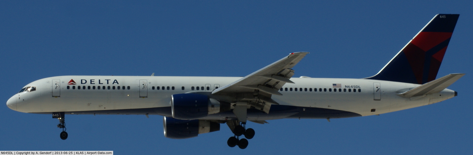 N645DL, 1989 Boeing 757-232 C/N 24216, Delta, is landing at Las Vegas Int´l(KLAS)